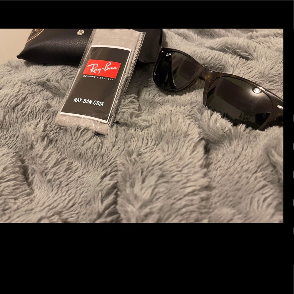 Wayfarer Ray-Ban sunglasses